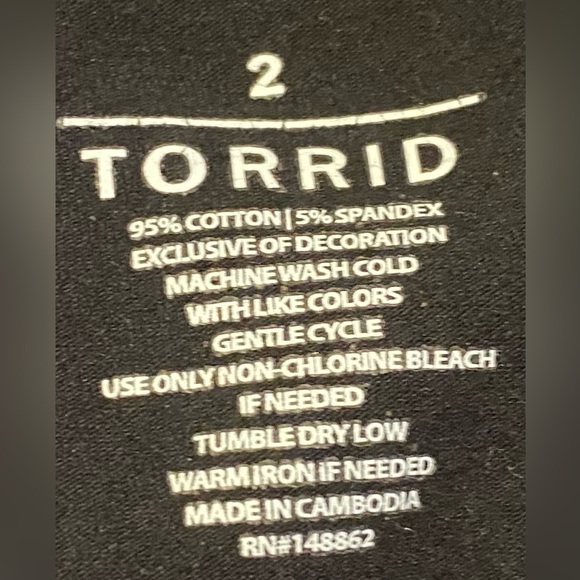 Torrid Black Capri Leggings With Chiffon Ties - Size 2X - EUC - Picture 4 of 4